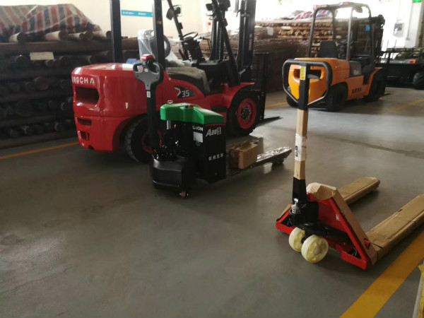 怎么操作叉車才安全？這些危險要規(guī)避！