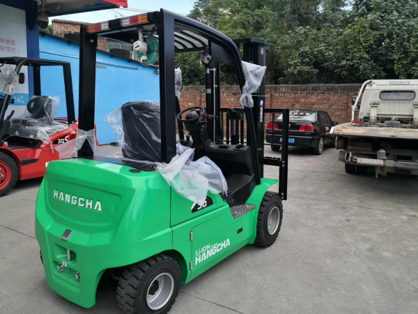 【干貨】電動(dòng)堆高車(chē)、電動(dòng)搬運(yùn)車(chē)的電機(jī)和繼電器應(yīng)該怎么保養(yǎng)？