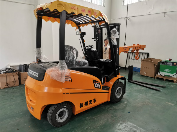 【叉車保養(yǎng)小知識】叉車電池怎樣加水才正確？